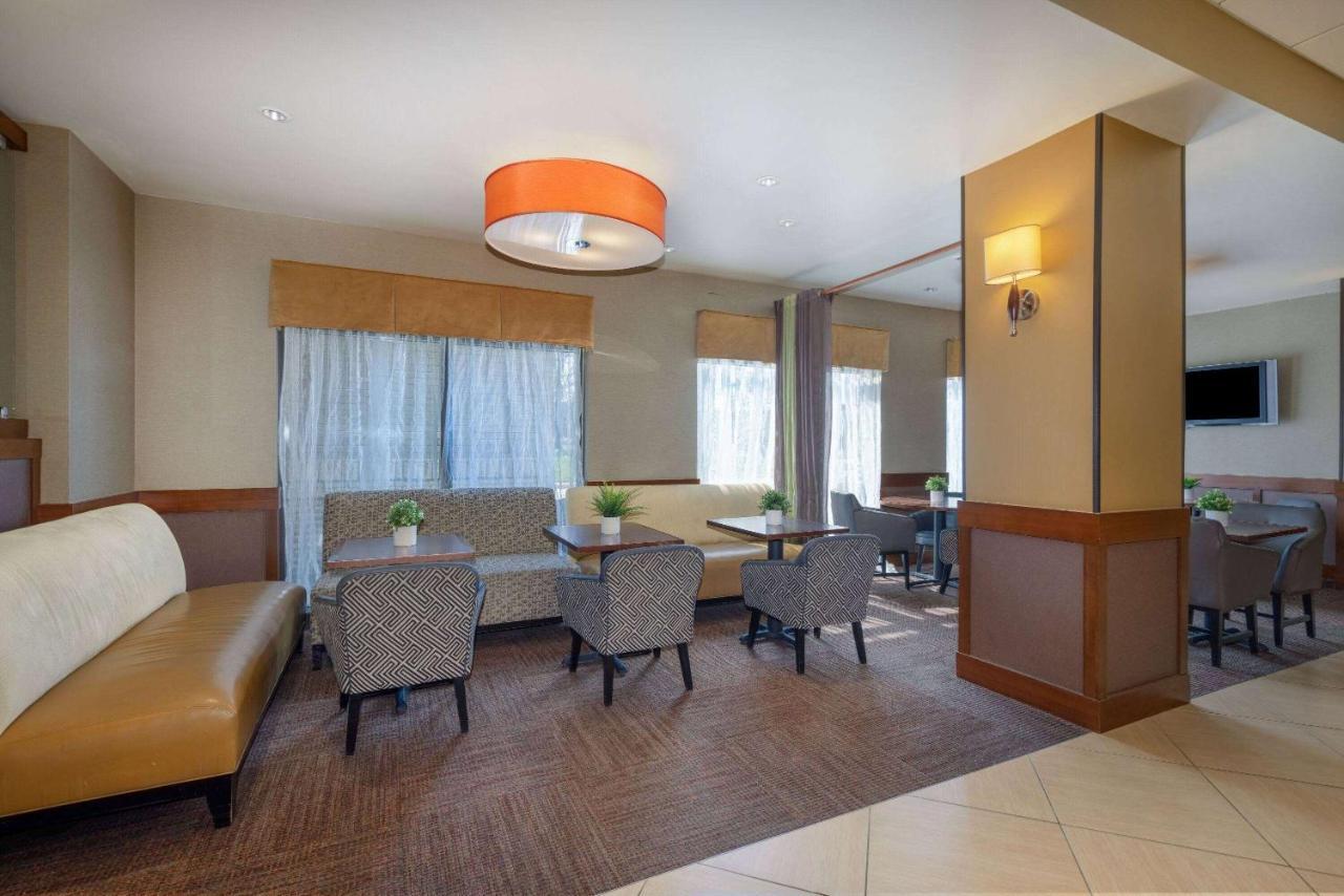 Wyndham Garden Kansas City Airport Kültér fotó