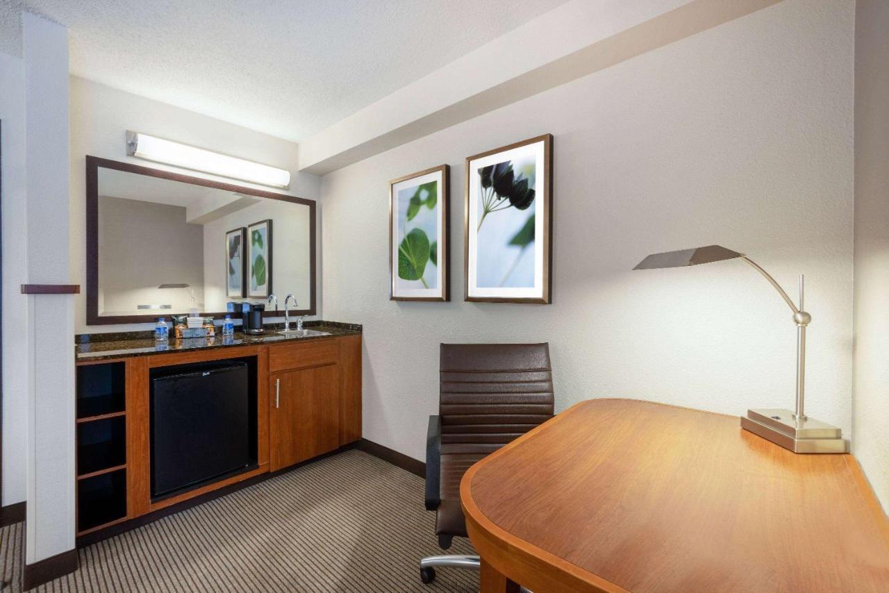 Wyndham Garden Kansas City Airport Kültér fotó